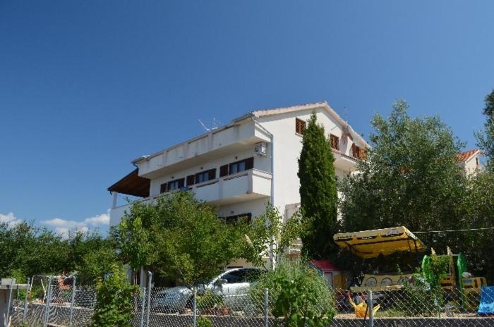 Apartments Josip Лун Экстерьер фото